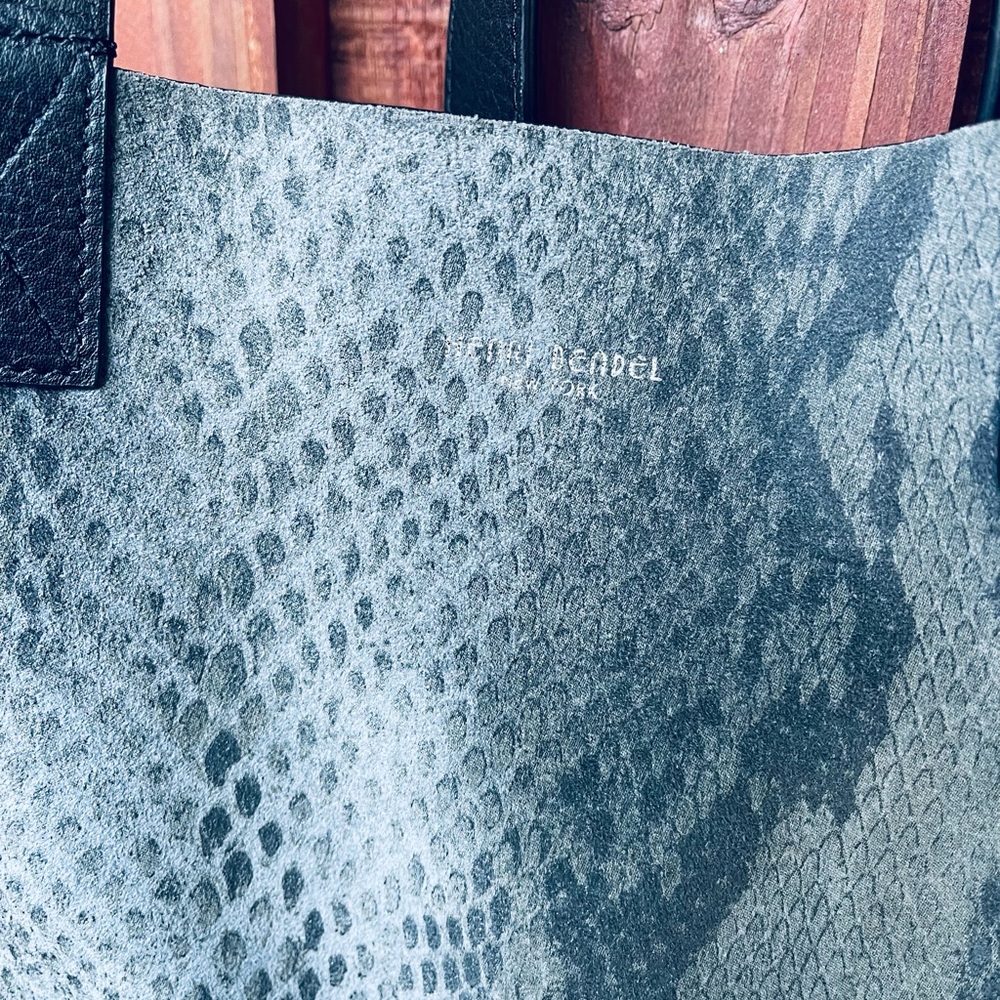 Rare! Henri Bendel Reversible Astrid Large Black Leather With Snakeskin Hobo Bag - Picture 13 of 16